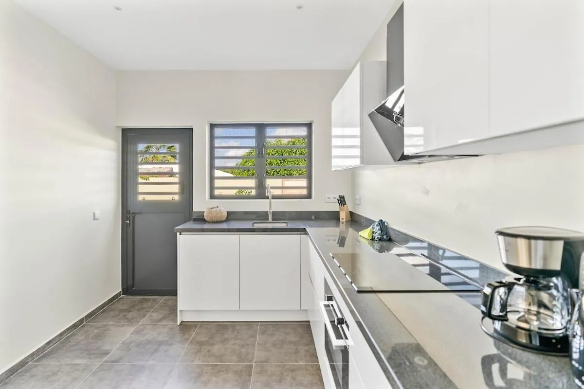 Villa Chuchubi Minutes From Mambo Beach Willemstad